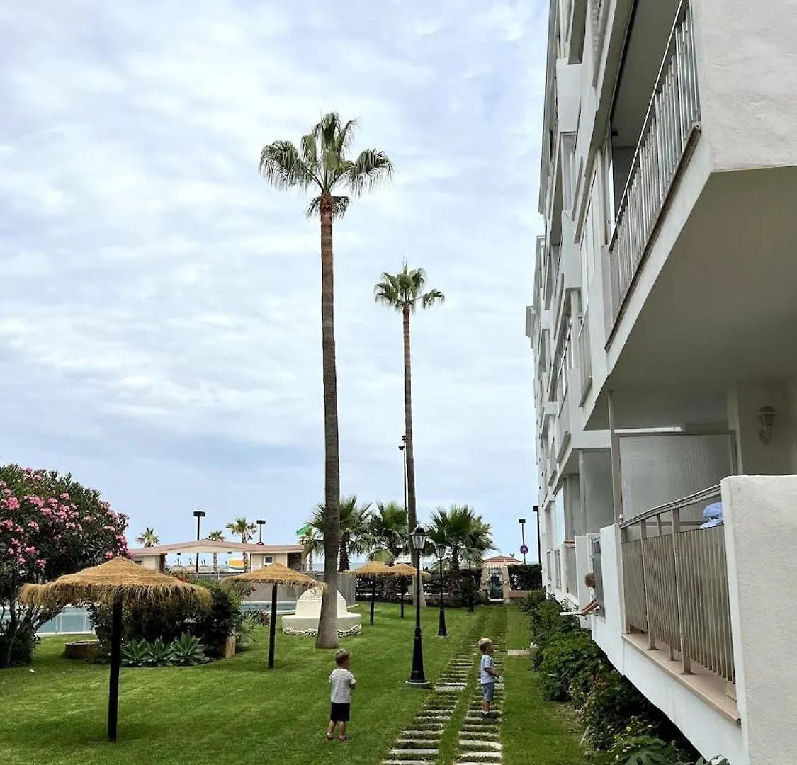Fuengirola Beachfront Apartment - Kids Concept
